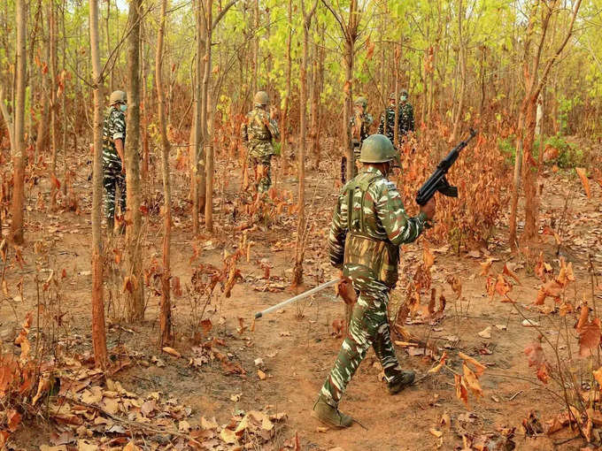 Gadchiroli naxal encounter: सिर से निकलता खून, घुटने घायल... आंखों के सामने थी मौत पर नक्सलियों से लड़ते रहे गढ़चिरौली एनकाउंटर के हीरो