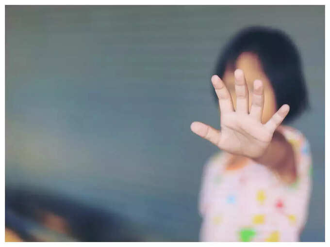 child sexual abuse in tamil: குழந்தைகளை தொடாமலும் பாலியல் துஷ்பிரயோகம் செய்ய முடியும்? பாதுகாப்பதும் மீட்பதும் எப்படி, ஆலோசகர் வழிகாட்டுதல்! 3 samayam tamil Tamil News Spot