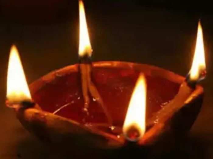 Happy Choti Diwali 2021: Wishes, Messages, Quotes, Images, Facebook & Whatsapp Status: ऐसे भेजें अपनों को छोटी दिवाली की शुभकामनाएं