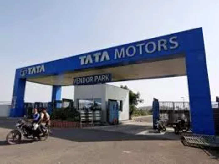 टाटा मोटर्स के शेयरों में इस साल 180% से ज्यादा तेजी आई है।