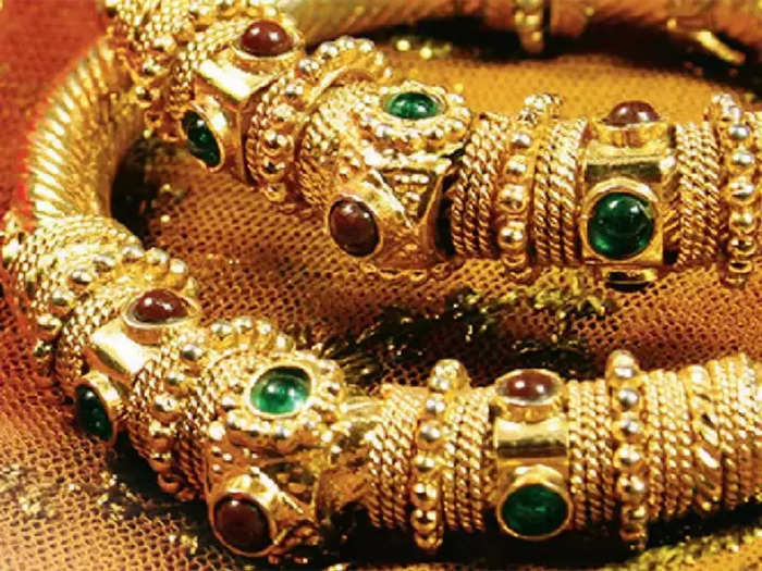 silver and gold price gold plunges 147 rupee during entire week, know the latest price