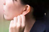 How to Safely Clean Your Ears: অবহেলা নয়, কানের ময়লা পরিষ্কার করার আগে পড়ুন এই প্রতিবেদন