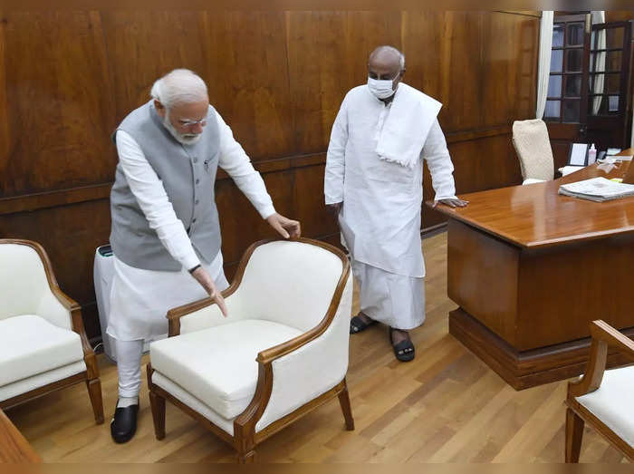Prime Minister Narendra Modi met former PM HD Devegowda in Parliament today