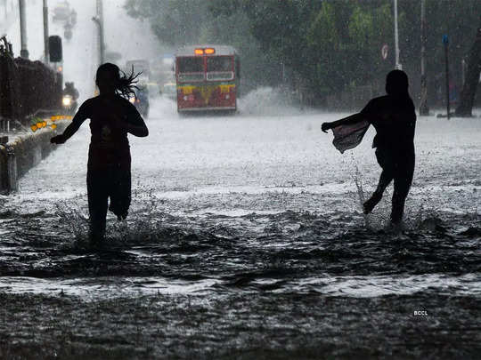 Mumbai Rain News: 10 साल में दूसरी बार नवंबर में इतना गिरा पानी, मुंबई में आज भारी बारिश की आशंका, मौसम विभाग ने जारी किया येलो अलर्ट 