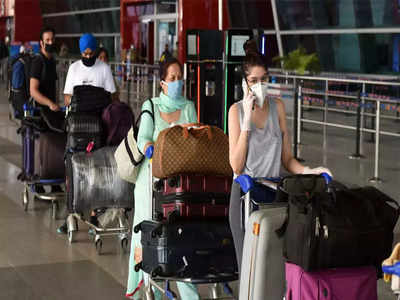 दिल्ली हवाई अड्डे पर चार और अंतरराष्ट्रीय यात्री मिले कोरोना पॉजिटिव,ओमीक्रोन की जांच के लिए भेजे गए नमूने 