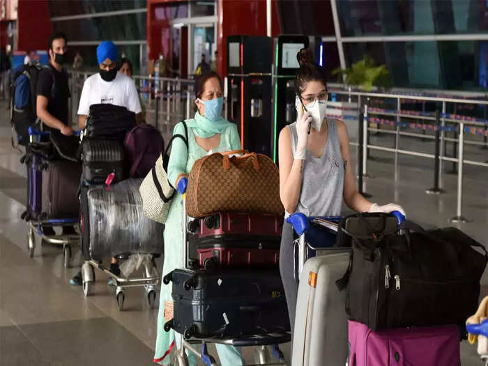 इंदिरा गांधी अंतरराष्ट्रीय हवाई अड्डे पर मिले चार और कोरोना संक्रमित