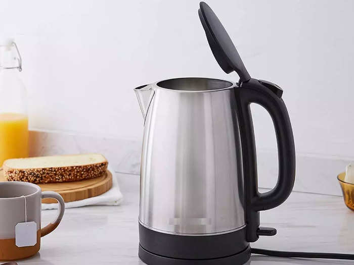 पानी गर्म करने के साथ ही चाय और कॉफी भी बना सकते हैं ये Electric Kettle, मिल रही है भारी छूट
