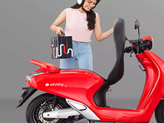 first swappable battery electric scooter in india bounce infinity e1 launched check prices, driving range, features and all other details