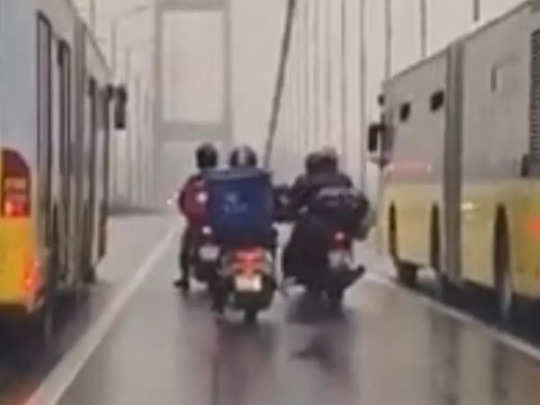 turkey istanbul bus drivers protect bike walla on bridge