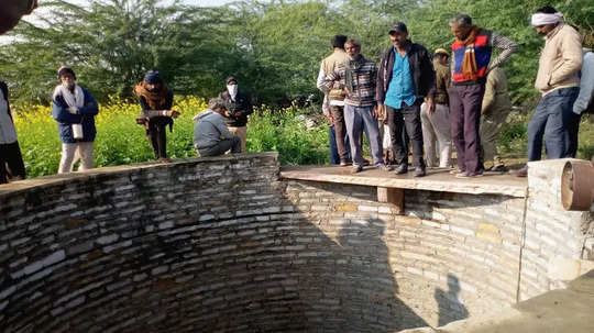 हृदयद्रावक घटना... आईने ५ मुलींसह केली आत्महत्या... कारण...