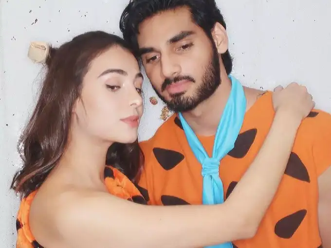 ahan shetty girlfriend tania shroff: suniel shetty son ahan shetty girlfriend tania shroff everything you need to know about the couple - प्रेमिका के कहने पर जब विमान से कूद गए थे