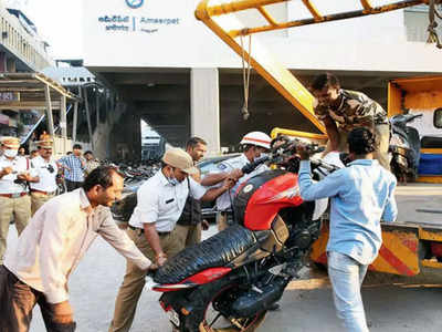 Hyderabad news: ट्रैफिक तोड़ने पर रोका, बाइक छोड़कर भागा युवक, पुलिस ने पाया 179 चालान और 42475 रुपये का जुर्माना पेडिंग, अधिकारी भी हुए दंग 
