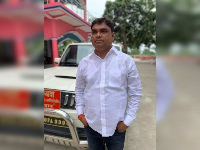 Siwan News: शहाबुद्दीन के करीबी राजद नेता रामायण चौधरी गिरफ्तार, शराब के बड़े कारोबारियों पर शिकंजा