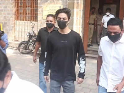 आर्यन खान ने हाई कोर्ट से मांगी 'जमानत की शर्तों' में छूट, 37 हजार की स्‍वेट-शर्ट पहनकर पहुंचे थे NCB दफ्तर 