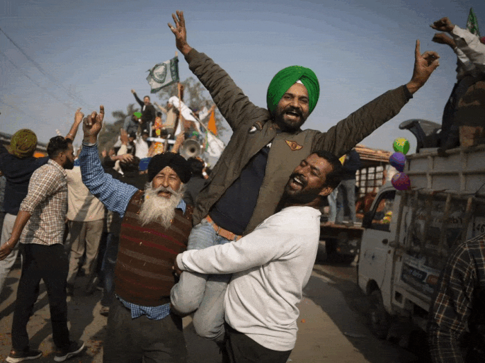 farmers march back to their homes from delhi borders, watch photos