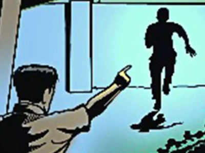 Moradabad News: 2 पत्नी, 9 बच्चों के पिता ने क‍िशोरी से क‍िया रेप, घरवालों ने दबोचा तो पुल‍िस को चकमा देकर हुआ फरार, जानें मामला 