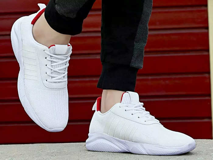 Mens Footwear : इन White Running Shoes से पाएं स्पोर्टी लुक, पैरों को भी मिलेगा पूरा आराम