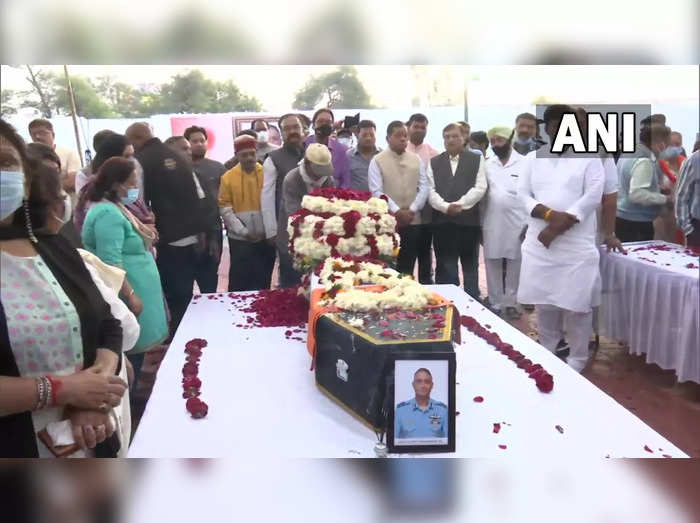 mortal remains of group captain varun singh who passed away yesterday reach bhopal