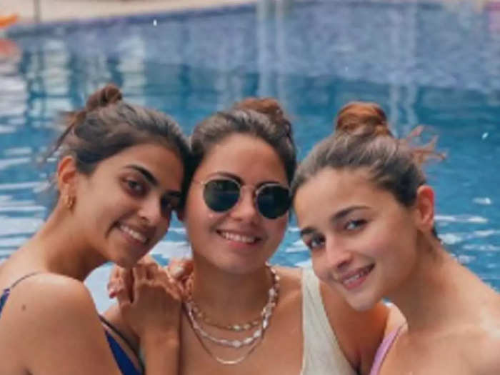 Alia Bhatt enjoys pool time with her friends