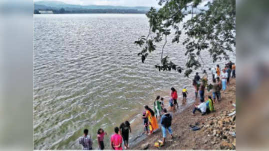 पुणेकरांची 'वीकेंड' कोंडी