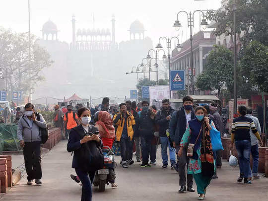 Delhi Pollution: बारिश ने राजधानी को प्रदूषण से दिलाई मामूली राहत, अभी भी खराब स्तर पर 