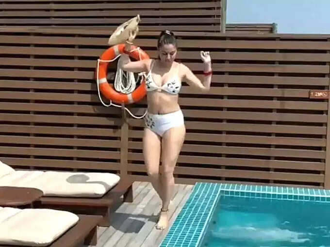 shraddha arya honeymoon bikini