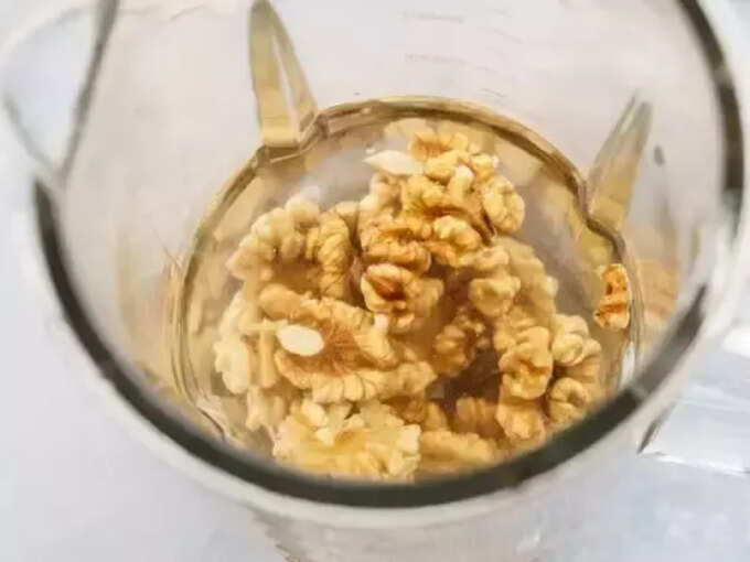 side effects of walnuts in tamil: Walnuts side effects : தினமும் எத்தனை வால்நட் பருப்புகள் எடுக்கலாம், அதிகமாக சாப்பிட்டால் உண்டாகும் பக்கவிளைவுகள் என்ன? 7 samayam tamil Tamil News Spot