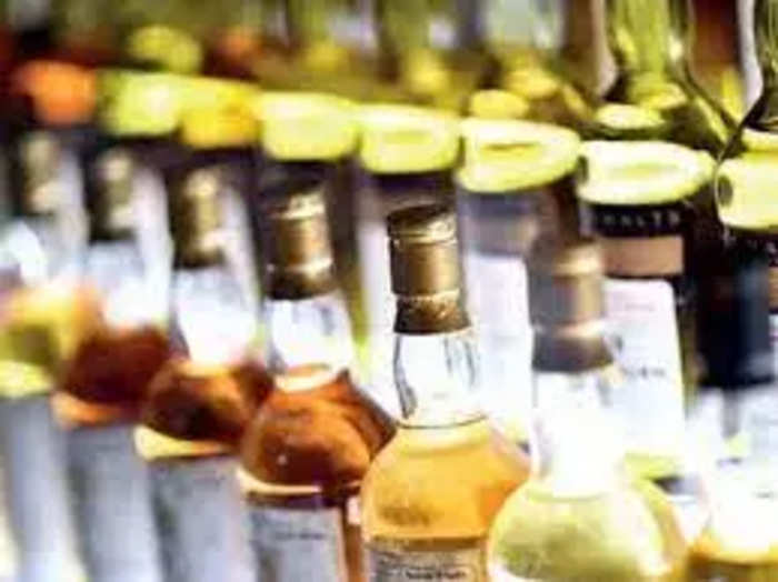 Rajasthan news :नए साल में परोसी जानी थी अवैध शराब, उदयपुर पुलिस ने 50 लाख कार्टून किए जब्त