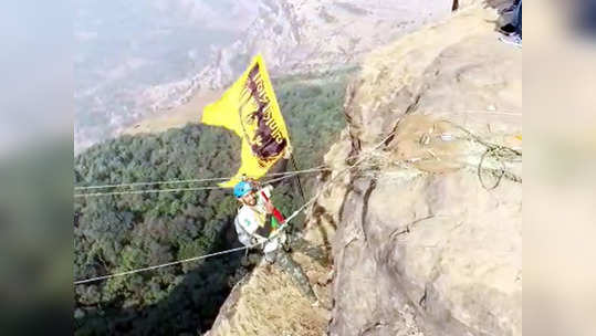 तुमचीही मान अभिमानाने उंचावेल! कल्याणच्या गिर्यारोहकांनी १००० फुटांवर जाऊन दिला पर्यावरणाचा संदेश