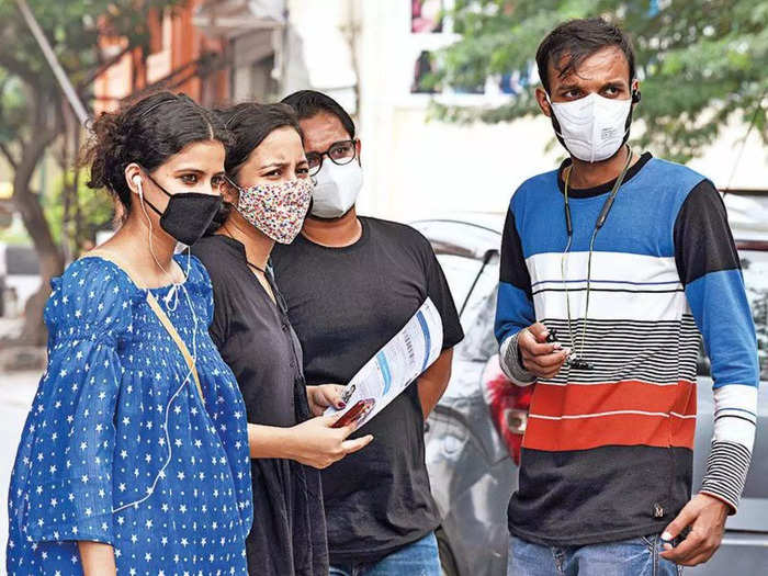 Students with mask.