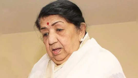 Lata Mangeshkar Corona- लता मंगेशकर यांना करोनाची लागण, आयसीयूमध्ये केलं भरती