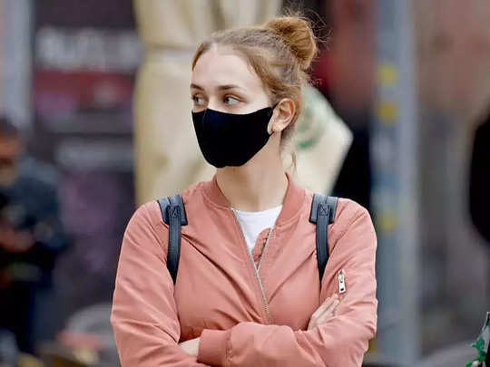 विषाणू आणि आणि प्रदूषणापासून सुरक्षा देतील हे Face Masks, स्टाईलही जपा 