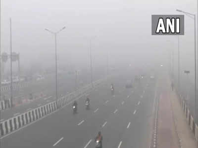 Delhi Weather Update: राजधानी में कड़ाके की ठंड के बीच छाई कोहरे की चादर, 5.8 डिग्री दर्ज किया गया न्यूनतम तापमान 