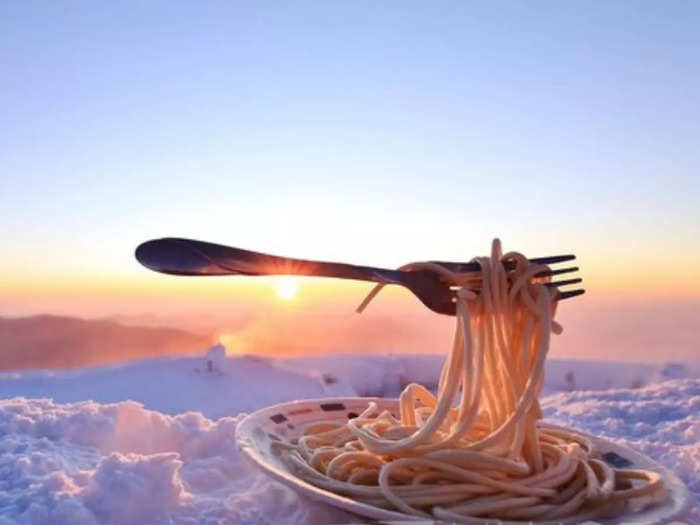 someone tried to eat spaghetti on mount washington in freezing temperatures pic goes viral