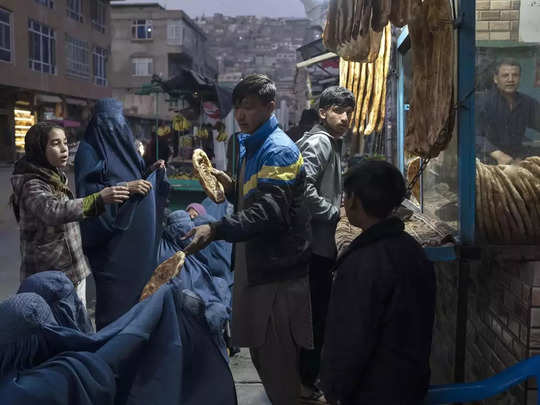 अफगानिस्तान में बच्चे और किडनी बेच रहे मजबूर लोग, कहां गया तालिबान का इस्लामिक अमीरात? 