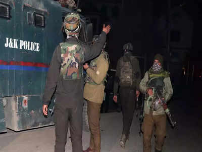 J&K News: श्रीनगर में पुलिस टीम पर ग्रेनेड हमला, पुलिसकर्मी सहित 2 लोग घायल 