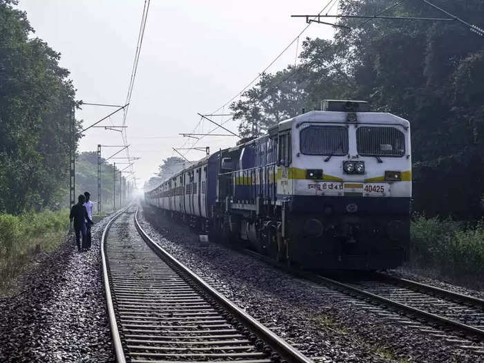 Due to fog trains are late (File Photo)