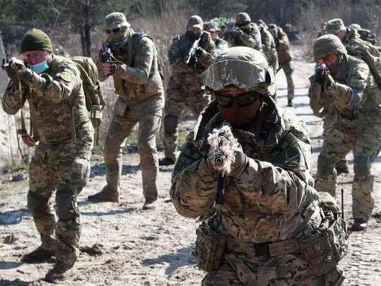 Russia Ukraine War: यूक्रेनी सैनिक रूसियों को नंगे हाथ फाड़ने के लिए तैयार हैं... लेफ्टिनेंट जनरल ने पुतिन को दी धमकी 