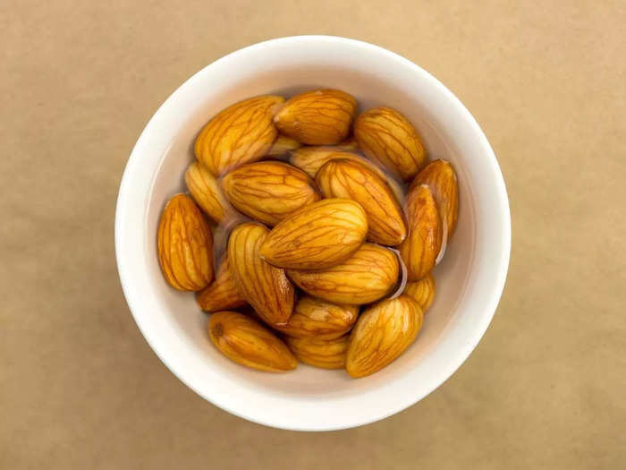 eating 10 almonds before 2 hours before lunch can decrease blood sugar and cholesterol level fast