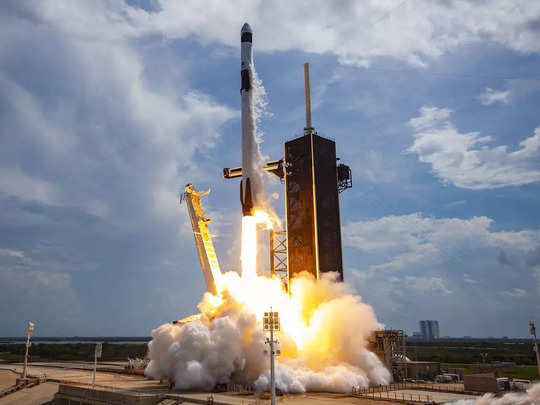 Falcon 9 Crash: चंद्रमा पर फाल्कन 9 रॉकेट गिराने जा रही एलन मस्क की SpaceX, भारत का चंद्रयान-2 खींचेगा तस्वीर 