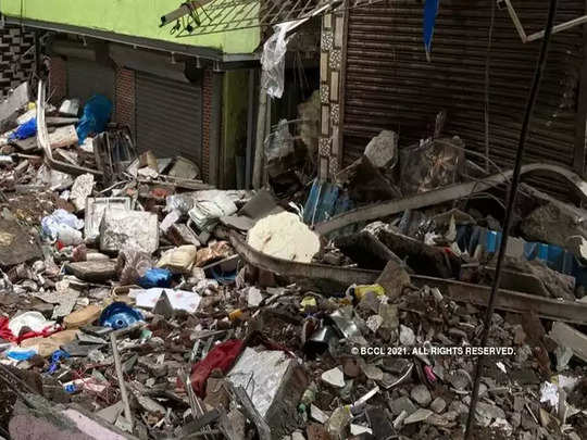 Mumbai Building Collapsed : मलाड में 3 मंजिला इमारत गिरने से दर्दनाक हादसा, तीन लोगों के दबे होने की आशंका, राहत-बचाव का काम जारी 