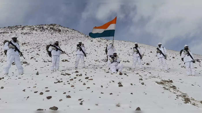 जवानांच्या शौर्यला सॅल्यूट! हिमवीरांनी १६ हजार फूट उंचीवर फडवला तिरंगा