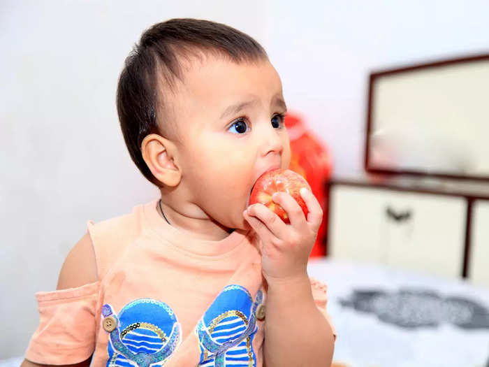 6 foods for one year old baby that makes him her healthy and helps to increase height