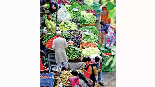 पदपथ कोणासाठी?; अतिक्रमणांमुळे मुंबईकरांच्या सुरक्षाही वाऱ्यावर