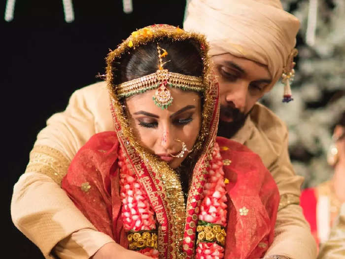 mouni roy becomes a stunning bengali bride in red sabyasachi mukherjee lehenga