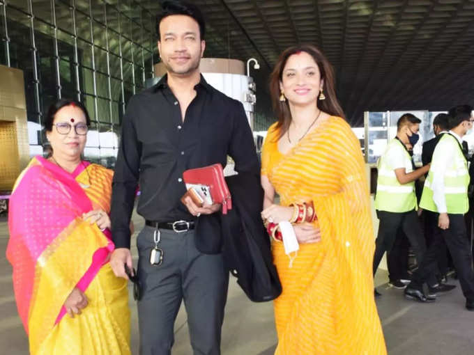 सास-बहू ने मुंबई एयरपोर्ट पर मारी एंट्री