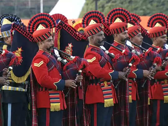 बीटिंग रिट्रीट समारोह की हुई भव्य शुरुआत, देखें Live - Grand opening of Beating Retreat ceremony, watch live