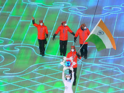 Winter Olympics 2022 : हाथ में तिरंगा लिए स्कीयर आरिफ खान, बीजिंग विंटर ओलिंपिक में भारतीय दल की अगुआई 