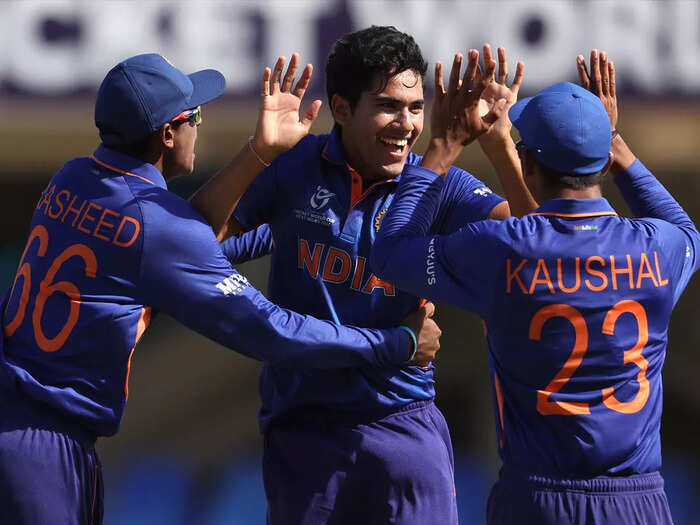 Latest Cricket News In Hindi Who Is Raj Bawa: कौन हैं राज बावा? जिसकी गेंदबाजी देख लोगों को याद आए श्रीनाथ, श्रीसंत और बुमराह - Navbharat Times