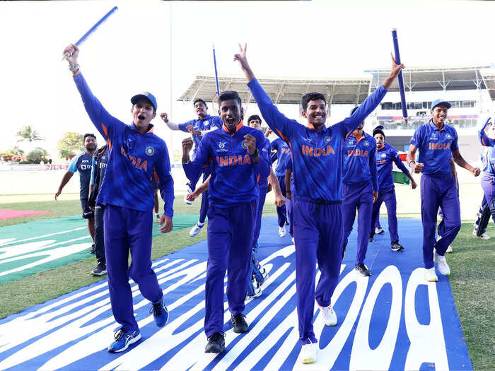 Bharat Ne England Ko 4 Wickets Se Harakar Jeeta U19 World Cup Ka Khitab; India Won U19 World Cup: यहां हम सिकंदर... भारत ने इंग्लैंड को हराकर अंडर-19 वर्ल्ड कप में जड़ा